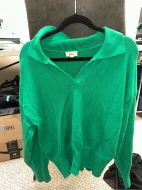 Elan Bright Emerald Green V-Neck Collared Knit Sweater